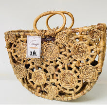 Load image into Gallery viewer, Shaded Straw U Bag Basket