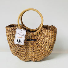 Charger l'image dans la galerie, Shaded Straw Butterfly Basket Small