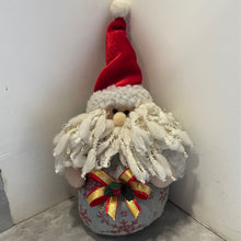 Charger l'image dans la galerie, Père Noël en feutre en édition limitée | Décoration de Noël | Exclusivement Saanjh |