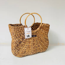 Charger l'image dans la galerie, Shaded Straw Butterfly Basket