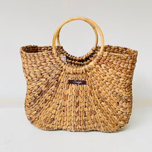 Charger l'image dans la galerie, Shaded Straw Butterfly Basket