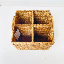 Charger l'image dans la galerie, Shaded Straw Bottle Caddy