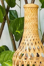 Charger l'image dans la galerie, Abat-jour en forme de bouteille en canne de bambou