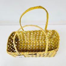 Charger l'image dans la galerie, Palm Leaf Basket With Handle