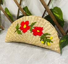 Charger l'image dans la galerie, Pochette tissée à la main en paille d’osier | Brodé à la main | Saanjh Exclusif (GRAND)