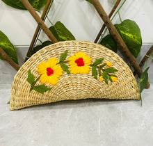 Charger l'image dans la galerie, Pochette tissée à la main en paille d’osier | Brodé à la main | Saanjh Exclusif (GRAND)