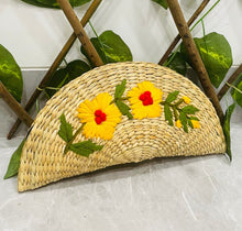 Charger l'image dans la galerie, Pochette tissée à la main en paille d’osier | Brodé à la main | Saanjh Exclusif (GRAND)