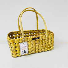 Charger l'image dans la galerie, Palm Leaf Basket With Handle