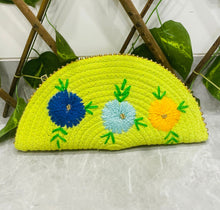 Lade das Bild in den Galerie-Viewer, Wicker Straw Handwoven Clutch | Hand-embroidered | Saanjh Exclusive (BIG)