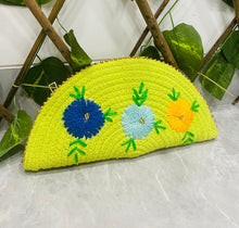 Lade das Bild in den Galerie-Viewer, Wicker Straw Handwoven Clutch | Hand-embroidered | Saanjh Exclusive (BIG)