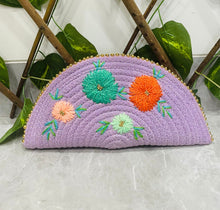 Lade das Bild in den Galerie-Viewer, Wicker Straw Handwoven Clutch | Hand-embroidered | Saanjh Exclusive (BIG)