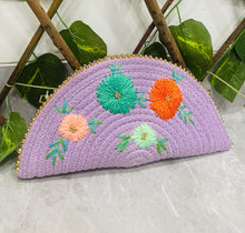 Lade das Bild in den Galerie-Viewer, Wicker Straw Handwoven Clutch | Hand-embroidered | Saanjh Exclusive (BIG)