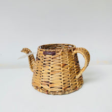 Charger l'image dans la galerie, Shaded Straw Kettle