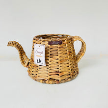 Charger l'image dans la galerie, Shaded Straw Kettle