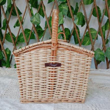 Load image into Gallery viewer, Maga Wicker Picnic Basket (Small)
