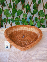 Load image into Gallery viewer, Maga Wicker HEART SHAPE PAAN ( LARGE )