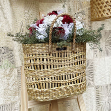 Charger l'image dans la galerie, Sac à main tressé en paille dorée