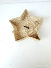 Charger l'image dans la galerie, Saanjh Golden Grass Star Shape Basket with Metal Frame