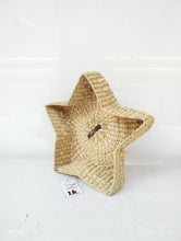 Charger l'image dans la galerie, Saanjh Golden Grass Star Shape Basket with Metal Frame