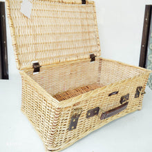 Charger l'image dans la galerie, Saanjh Maga Cane Wicker Suticase With Lid and Belt