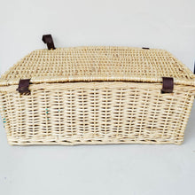 Charger l'image dans la galerie, Saanjh Maga Cane Wicker Suticase With Lid and Belt