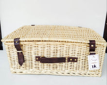 Charger l'image dans la galerie, Saanjh Maga Cane Wicker Suticase With Lid and Belt
