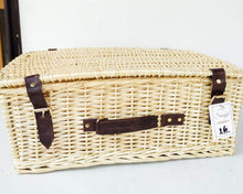 Charger l'image dans la galerie, Saanjh Maga Cane Wicker Suticase With Lid and Belt