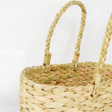 Lade das Bild in den Galerie-Viewer, Saanjh Golden Grass Oval Fruit Basket With Handles