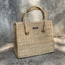 Charger l'image dans la galerie, Cabas de bureau en paille dorée pour professionnels