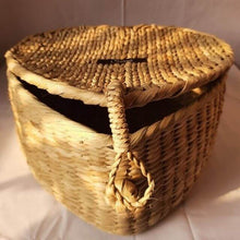 Load image into Gallery viewer, Kauna Straw Handwoven Heart In A Box
