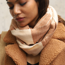 Load image into Gallery viewer, Handloom Cashmere Muffler - Peach Broad Lined