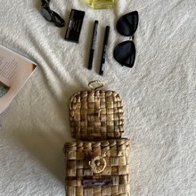 Charger l'image dans la galerie, Mini boîte de paille de canne tissée à la main Saanjh