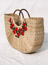 Lade das Bild in den Galerie-Viewer, Floral Border Kauna Embroidered Handbag, Tiffin Bag
