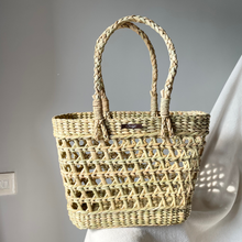 Load image into Gallery viewer, Rahi Water Reed Straw Market Tote
