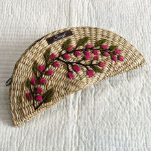 Charger l'image dans la galerie, Pochette tissée à la main en paille Saanjh Kauna | Brodé à la main | Exclusivité Saanjh