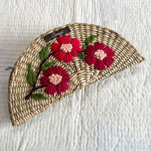 Charger l'image dans la galerie, Pochette tissée à la main en paille Saanjh Kauna | Brodé à la main | Exclusivité Saanjh