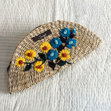 Charger l'image dans la galerie, Pochette tissée à la main en paille Saanjh Kauna | Brodé à la main | Exclusivité Saanjh
