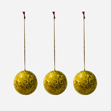 Lade das Bild in den Galerie-Viewer, Paper Mache Xmas Ornament Gold Leaf - Pack of 3