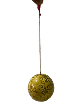 Lade das Bild in den Galerie-Viewer, Paper Mache Xmas Ornament Gold Leaf - Pack of 3