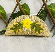 Charger l&#39;image dans la galerie, Wicker Straw Handwoven Clutch | Hand-embroidered | Saanjh Exclusive (SMALL)
