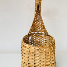 画像をギャラリービューアに読み込む, Shaded Straw Giraff Basket
