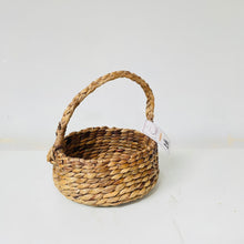 画像をギャラリービューアに読み込む, Shaded Straw Essential Basket
