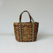 Lade das Bild in den Galerie-Viewer, Shaded Straw Gift Bag
