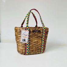 Lade das Bild in den Galerie-Viewer, Shaded Straw Gift Bag
