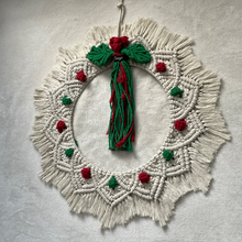 Lade das Bild in den Galerie-Viewer, Macrame Christmas Wreath
