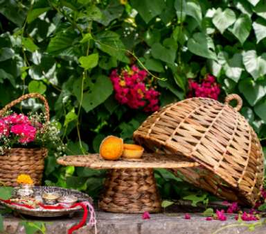 Shaded Straw Cake Platter With Cover