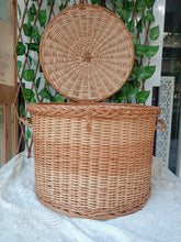 Lade das Bild in den Galerie-Viewer, Maga Drum Shape Laundry Basket with Lid - Large
