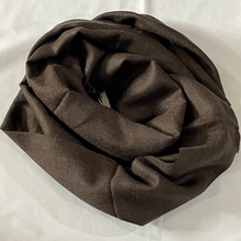 Charger l'image dans la galerie, Écharpe en pure laine de yak Saanjh | Silencieux de luxe | 100% laine de yak | Filés et tissés à la main | Unigen
