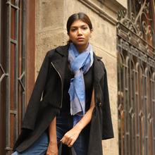 Charger l&#39;image dans la galerie, Handloom Cashmere Natural Dyed Stole - Shades of Blue
