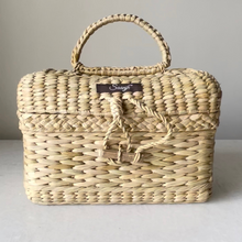 Lade das Bild in den Galerie-Viewer, new home boho chic makeup box small storage box handmade handicrafts of India gifts cane bamboo natural fiber basket designer branded
